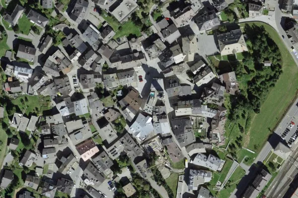 Luftbild des Kartenstandorts von Mineralbad Samedan in Samedan
