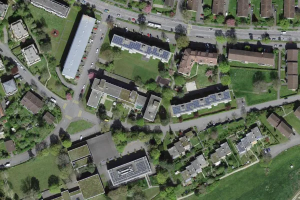 Luftbild des Kartenstandorts von Hallenbad Stiftung Battenberg in Biel/Bienne