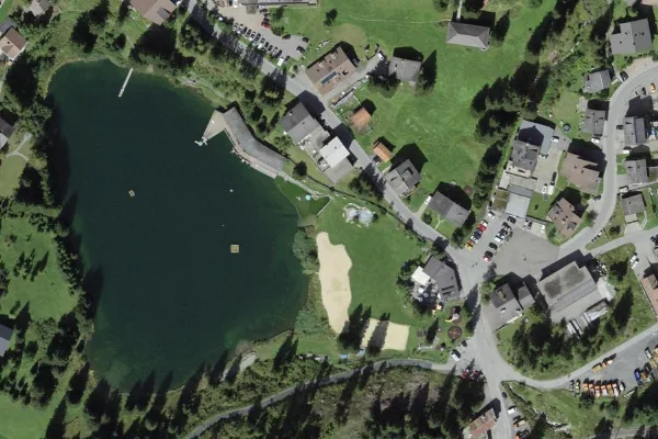 Luftbild des Kartenstandorts von Eisbadi in Arosa