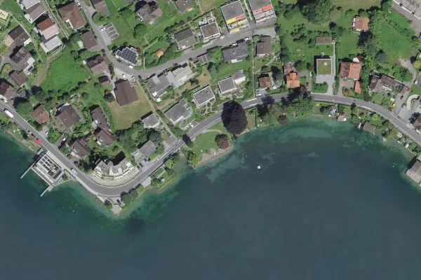 Luftbild des Kartenstandorts von Badeplatz Felsberg in Weggis