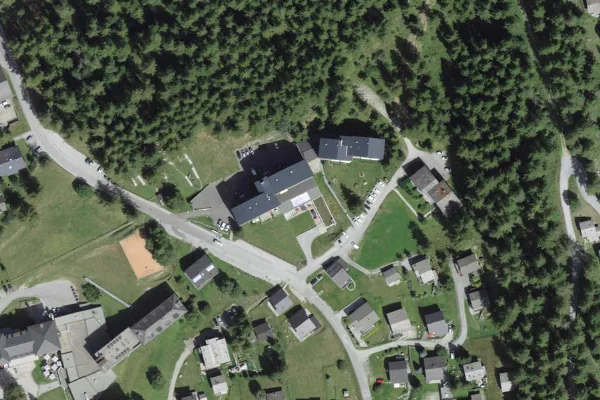 Luftbild des Kartenstandorts von Piscine publique et spa de Zinal in Zinal