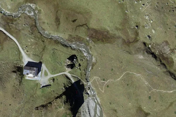 Luftbild des Kartenstandorts von Badestelle in Scuol in Scuol