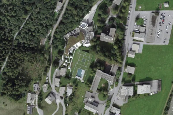 Luftbild des Kartenstandorts von Therme Vals in Vals