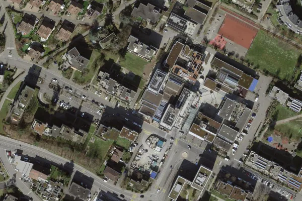 Luftbild des Kartenstandorts von Hallenbad Geroldswil in Geroldswil