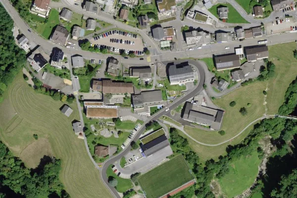 Luftbild des Kartenstandorts von Hallenbad Amden in Amden