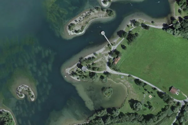 Luftbild des Kartenstandorts von Badeinseln in Seedorf (UR)