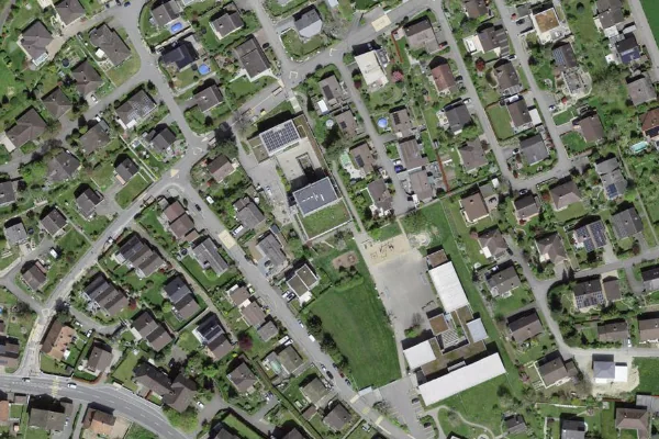 Luftbild des Kartenstandorts von Hallenbad Orpund in Orpund