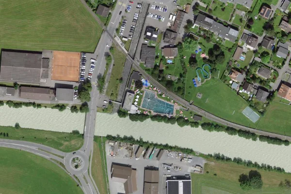 Luftbild des Kartenstandorts von Schwimmbad Meiringen in Meiringen