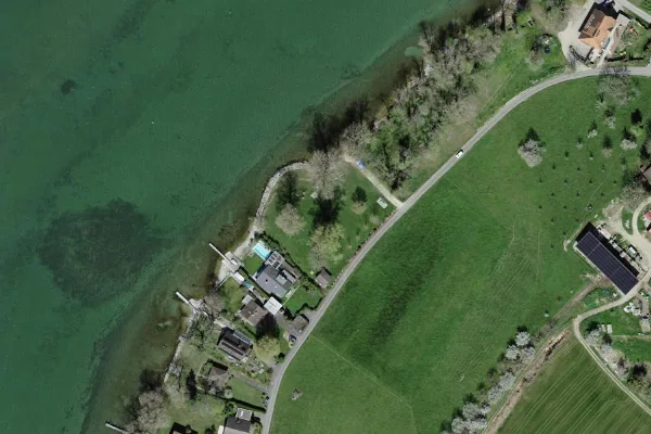 Luftbild des Kartenstandorts von Badewiese Lattrigen in Sutz-Lattrigen