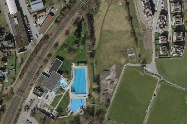 Luftbild des Kartenstandorts von Hallen- und Freibad aqua-life in Dietlikon