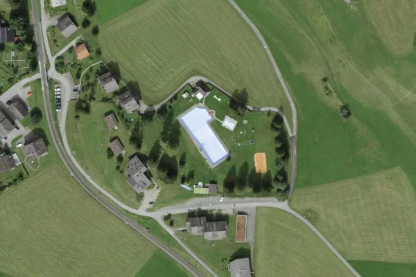 Luftbild des Kartenstandorts von Freibad Bergbadi in Bergün Filisur