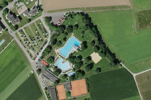 Luftbild des Kartenstandorts von Schwimmbad Würenlos in Würenlos