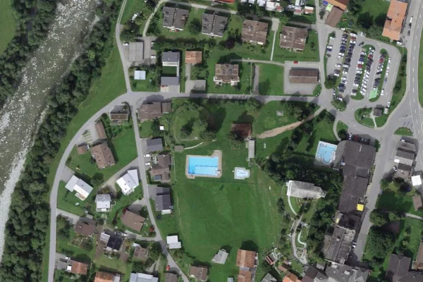 Luftbild des Kartenstandorts von Freibad Andeer in Andeer