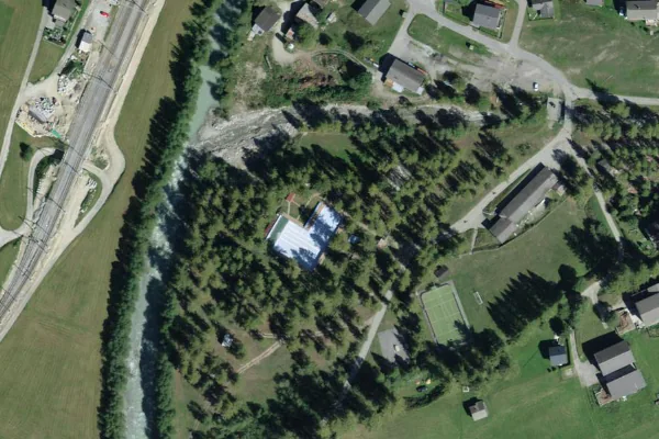 Luftbild des Kartenstandorts von Schwimmbad Reckingen in Goms
