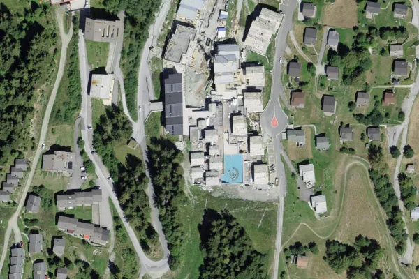 Luftbild des Kartenstandorts von Les Grands Bains d’Hérémence in Hérémence