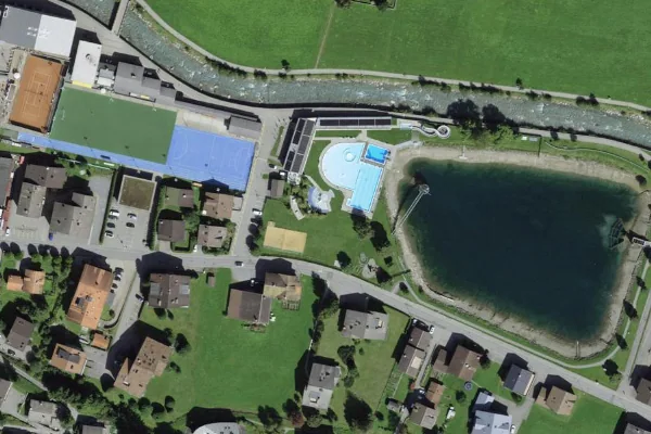 Luftbild des Kartenstandorts von Strandbad Klosters in Klosters