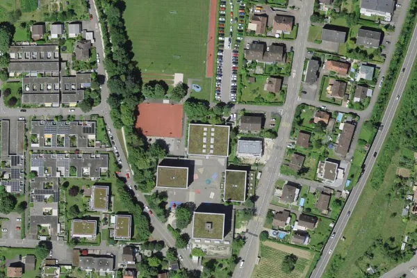 Luftbild des Kartenstandorts von Schwimmhalle Schützenmatt in Aesch (BL)