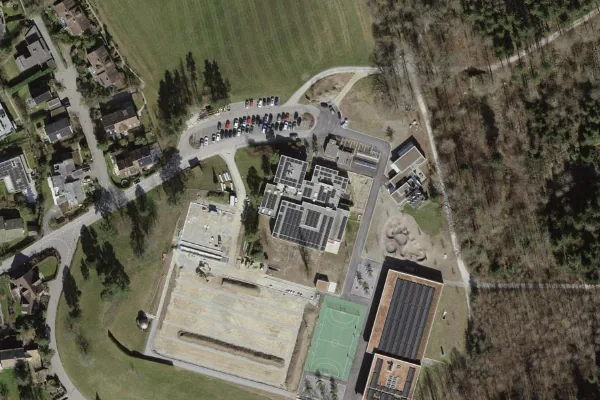 Luftbild des Kartenstandorts von Hallenbad Uitikon in Uitikon Waldegg