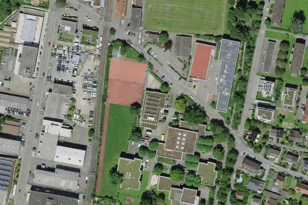 Luftbild des Kartenstandorts von Hallenbad Oberwil in Oberwil (BL)