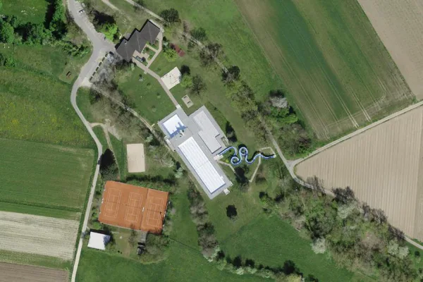 Luftbild des Kartenstandorts von Schwimmbad Kerzers in Kerzers