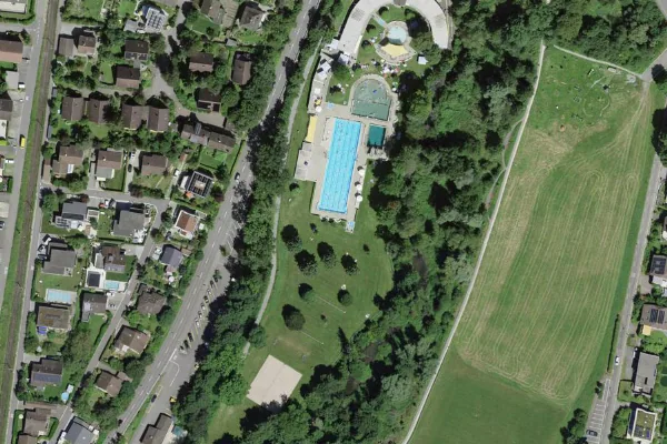 Luftbild des Kartenstandorts von Schwimmbad Walkematt Lenzburg in Lenzburg