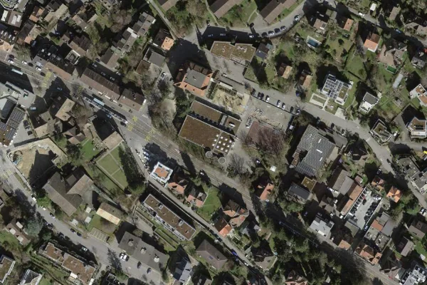 Luftbild des Kartenstandorts von Hallenbad Bläsi in Zürich