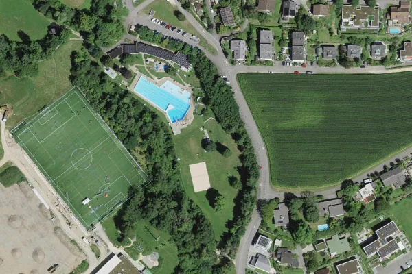 Luftbild des Kartenstandorts von Schwimmbad Küttigen in Küttigen