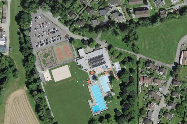 Luftbild des Kartenstandorts von Hallenbad Menziken in Menziken