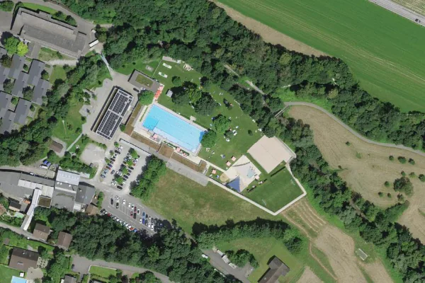 Luftbild des Kartenstandorts von Schwimmbad Möriken-Wildegg in Möriken-Wildegg
