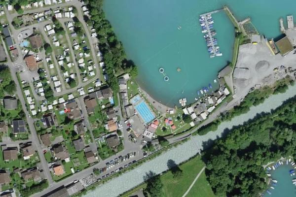 Luftbild des Kartenstandorts von Strandbad Bönigen in Bönigen