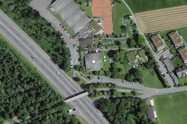 Luftbild des Kartenstandorts von Hallenbad Heimberg in Heimberg