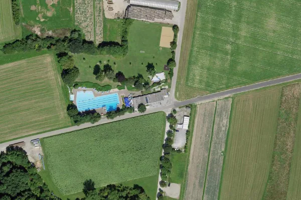 Luftbild des Kartenstandorts von Schwimmbad am Sonnenberg in Stettfurt
