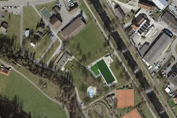 Luftbild des Kartenstandorts von Schwimmbad Glattfelden in Glattfelden