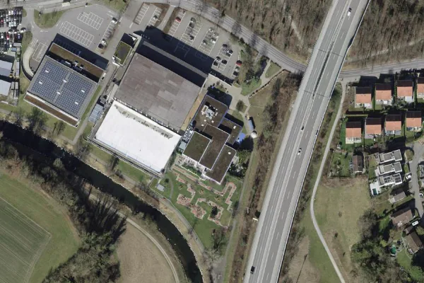 Luftbild des Kartenstandorts von Hallenbad Hirslen in Bülach