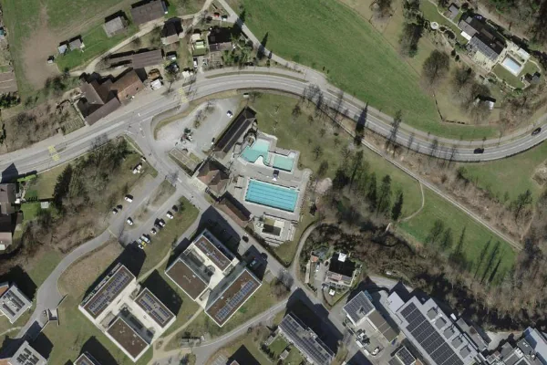 Luftbild des Kartenstandorts von Schwimmbad Tannenberg in Gossau ZH