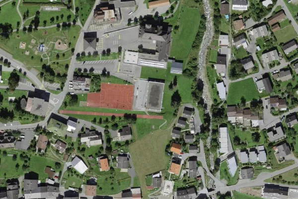 Luftbild des Kartenstandorts von Bogn Cuernà Quadras in Scuol