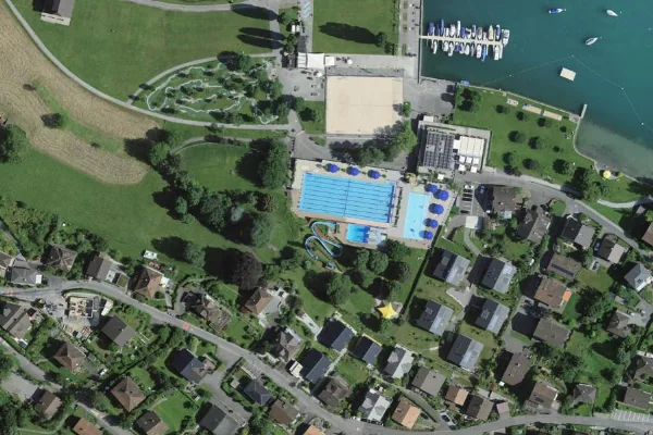 Luftbild des Kartenstandorts von Freibad-Seebad Spiez in Spiez