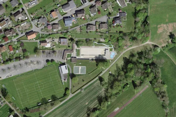 Luftbild des Kartenstandorts von Schwimmbad Roggwil in Roggwil (BE)