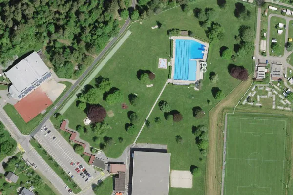 Luftbild des Kartenstandorts von Piscine du Communal in Le Locle