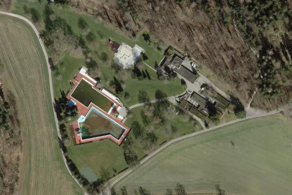 Luftbild des Kartenstandorts von Schwimmbad Waldacher in Volketswil
