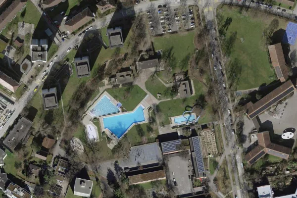 Luftbild des Kartenstandorts von Freibad Auhof in Zürich