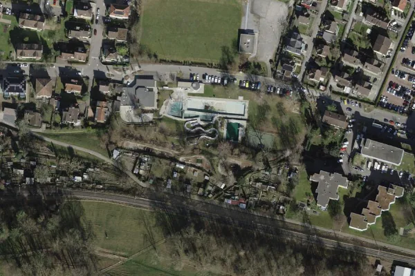Luftbild des Kartenstandorts von Schwimmbad Im Moos in Schlieren