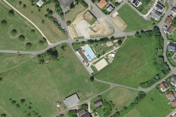 Luftbild des Kartenstandorts von Schwimmbad Schibelacher in Magden