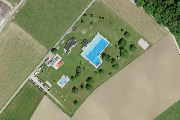 Luftbild des Kartenstandorts von Piscine d'Engollon in Engollon