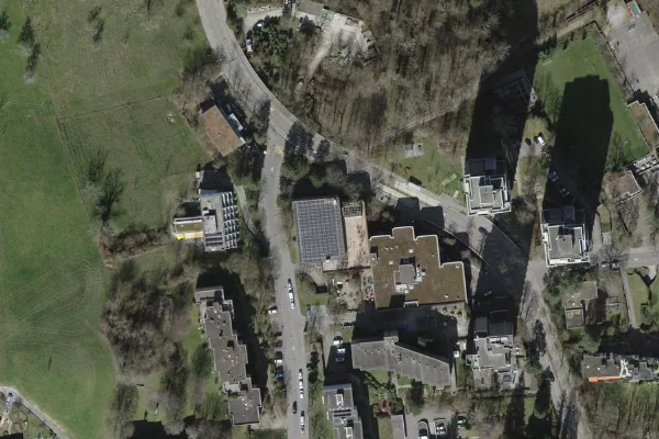Luftbild des Kartenstandorts von Hallenbad Leimbach in Zürich