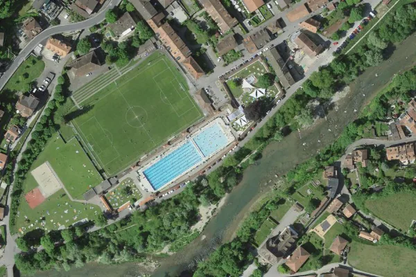 Luftbild des Kartenstandorts von Motta-Schwimmbad in Fribourg