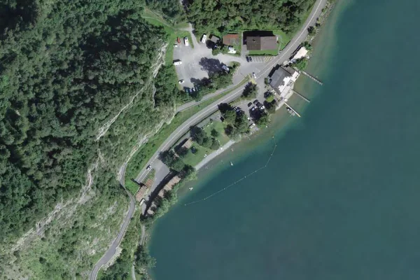 Luftbild des Kartenstandorts von Strandbad Isleten in Isenthal