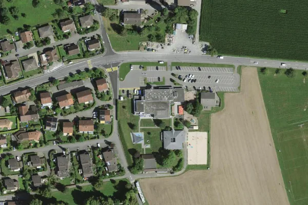 Luftbild des Kartenstandorts von Hallenbad Seon in Seon