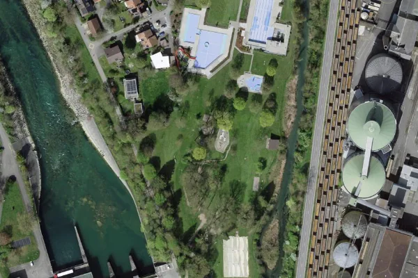 Luftbild des Kartenstandorts von Schwimmbad Aarberg in Aarberg
