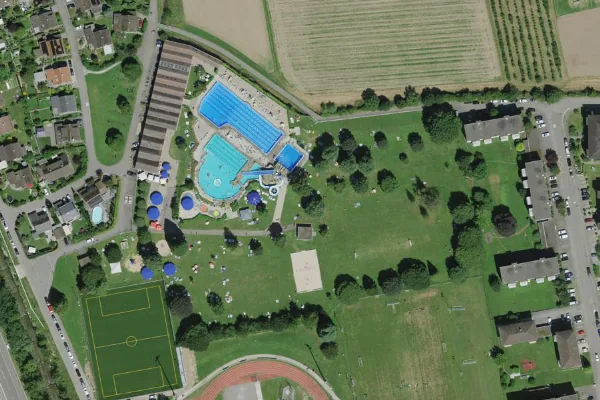 Luftbild des Kartenstandorts von Schwimmbad Zofingen in Zofingen